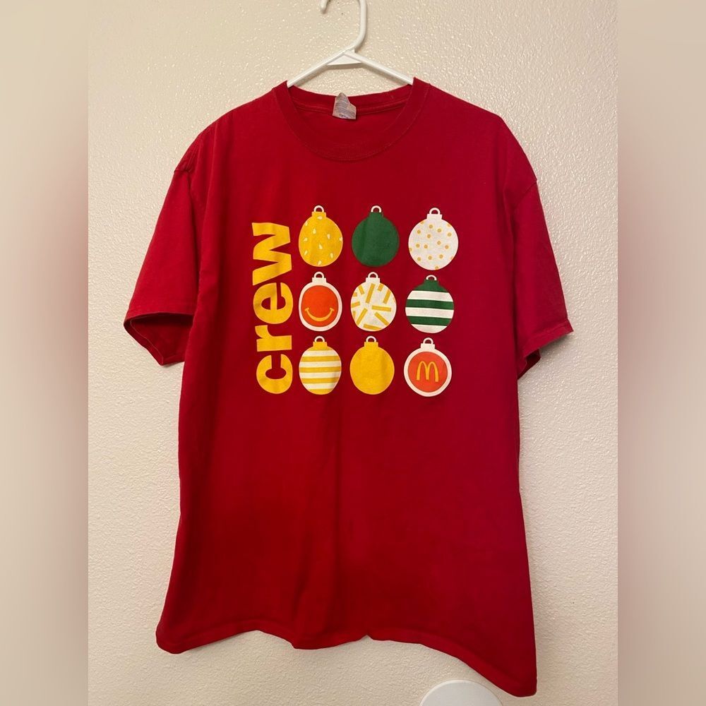Christmas Crew McDonalds Holiday ornoT-Shirt Red Unisex Adult Size XL Employee